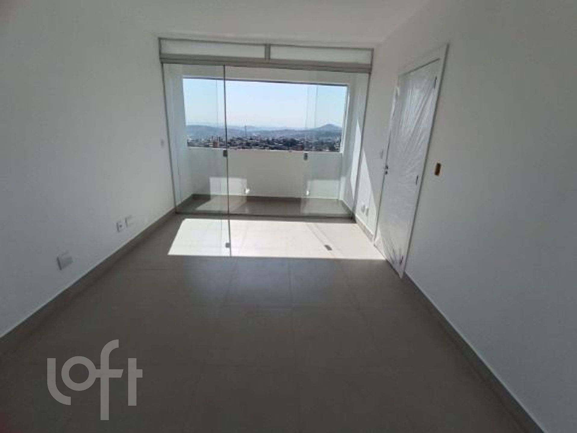 Apartamento à venda com 3 quartos, 70m² - Foto 2