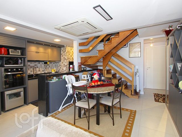 Apartamento com 106m², 3 dormitórios, 2 suítes, 2 vagas, Petrópolis em Porto Alegre