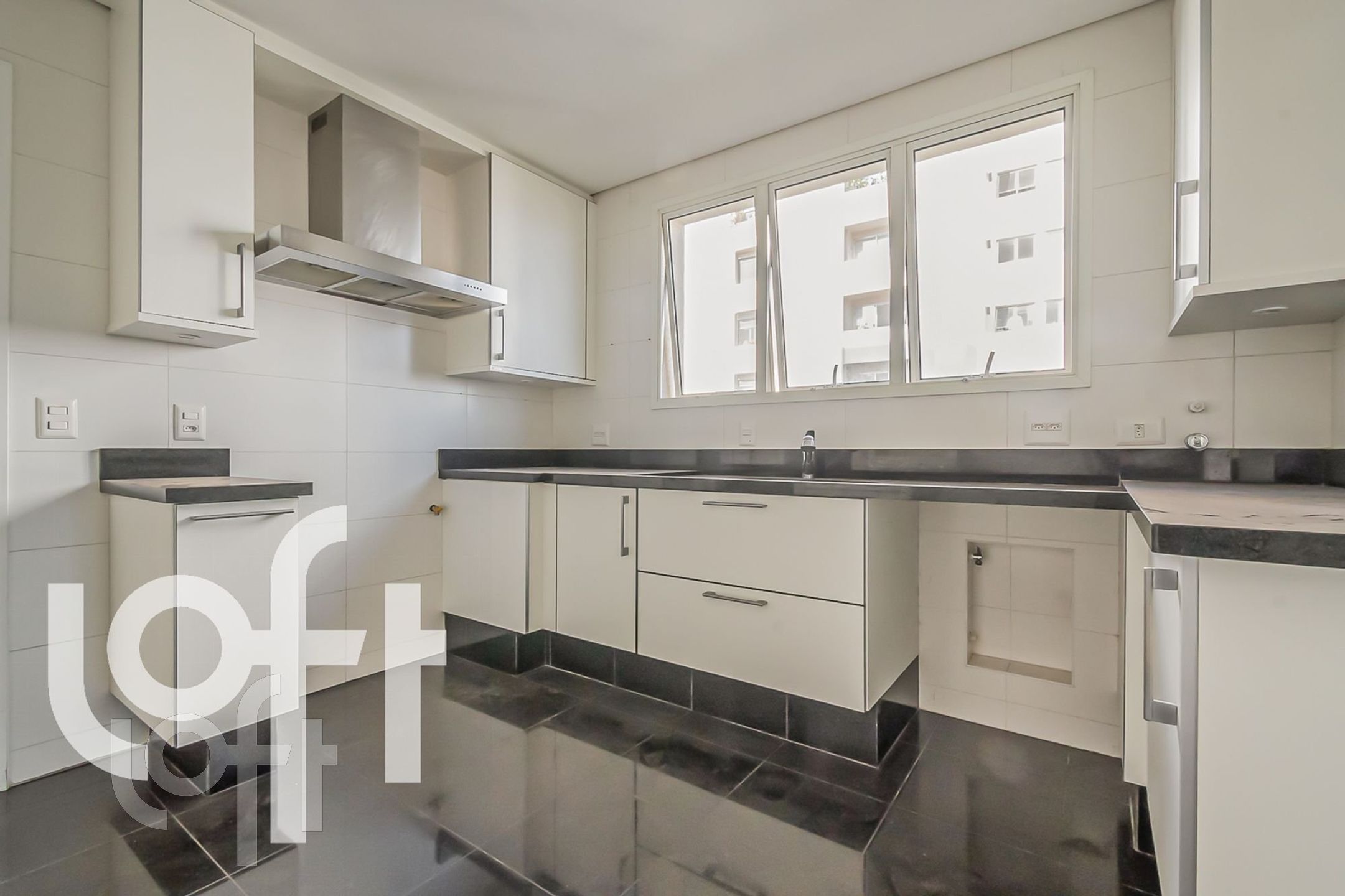 Apartamento à venda com 4 quartos, 240m² - Foto 32