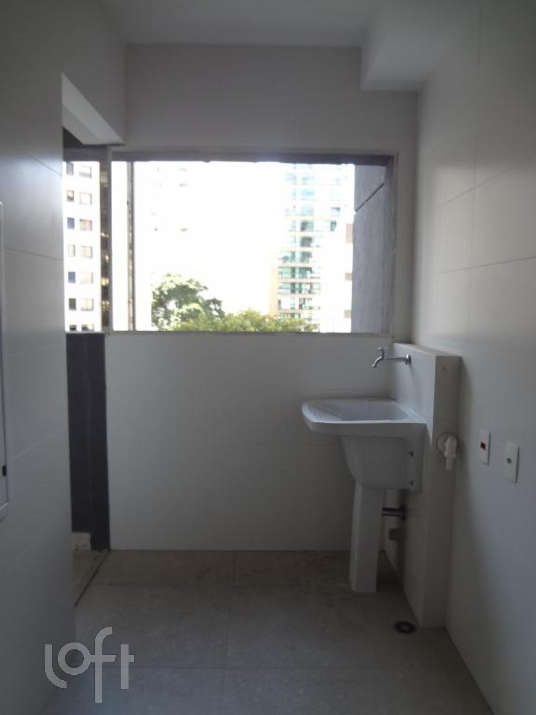 Apartamento à venda com 3 quartos, 192m² - Foto 3