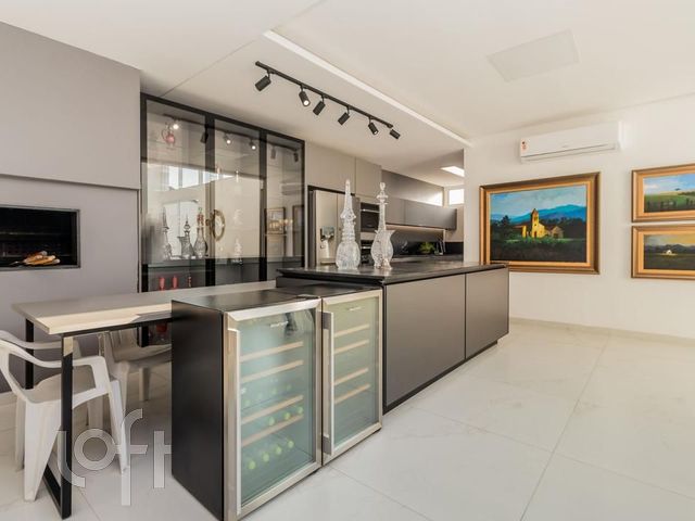 Casa com 178m², 3 dormitórios, 1 suíte, 3 vagas, Chácara das Pedras em Porto Alegre