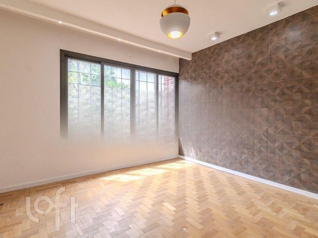 Casa com 180m², 3 dormitórios, 4 vagas, São João em Porto Alegre