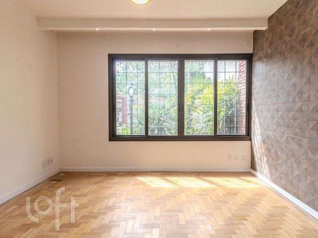 Casa com 180m², 3 dormitórios, 4 vagas, São João em Porto Alegre