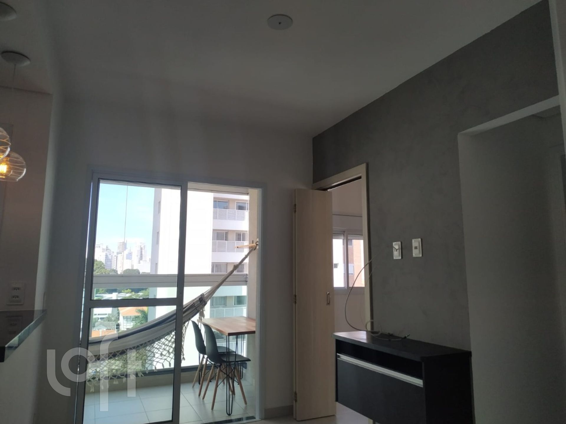 Apartamento à venda com 1 quarto, 34m² - Foto 2