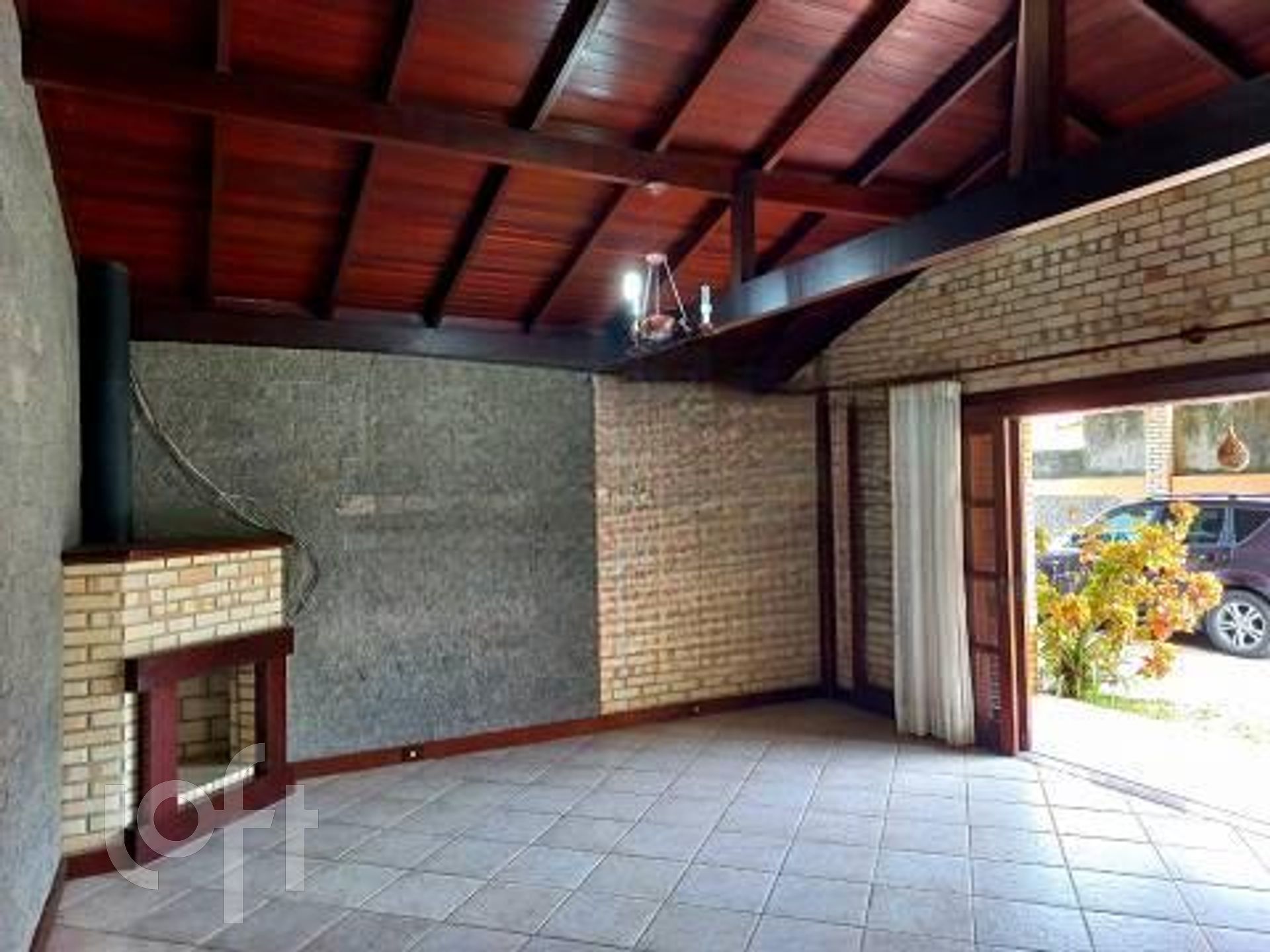 Casa Residencial com 370m², 3 quartos, 1 suíte, no bairro Armação em Florianópolis