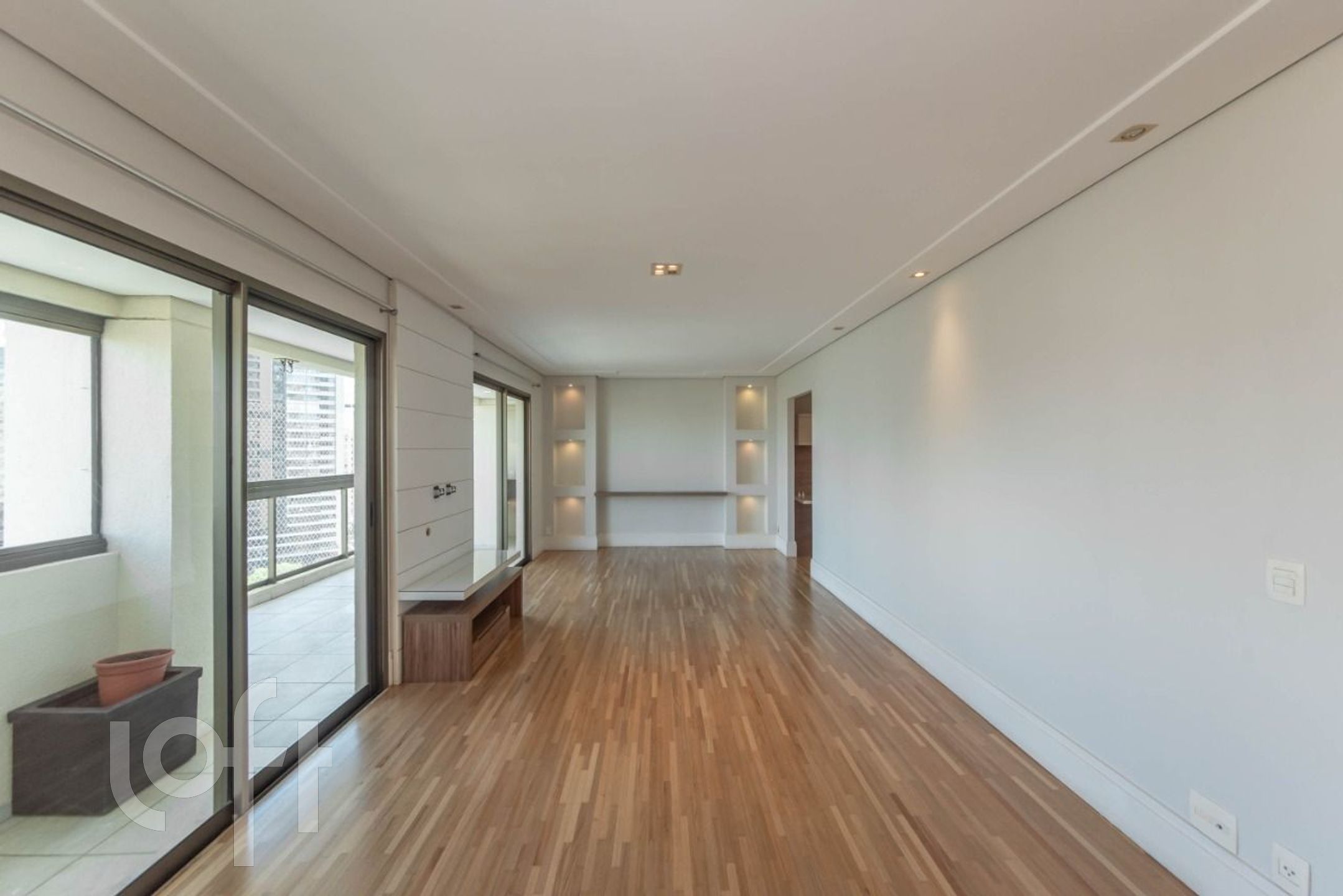 Apartamento à venda com 3 quartos, 147m² - Foto 2