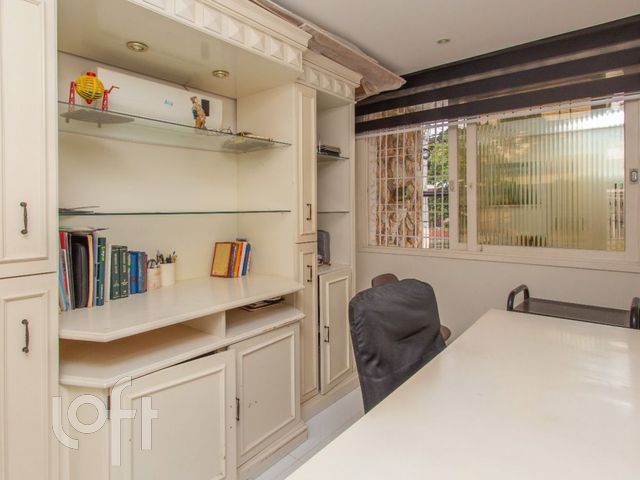 Casa com 253m², 4 dormitórios, 1 suíte, 8 vagas, Vila Ipiranga em Porto Alegre