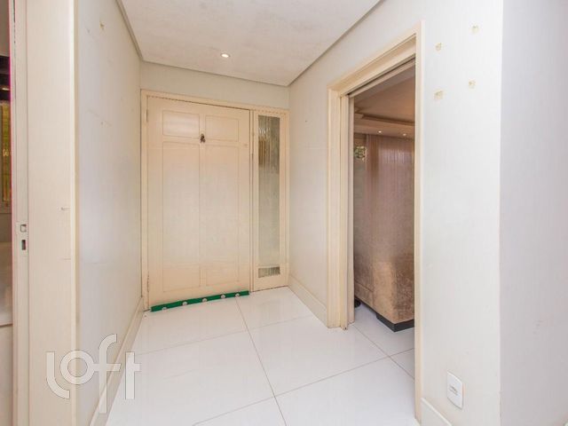 Casa com 253m², 4 dormitórios, 1 suíte, 8 vagas, Vila Ipiranga em Porto Alegre