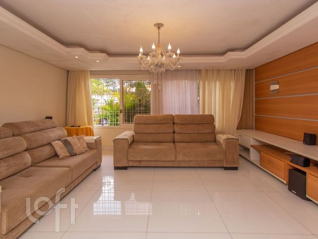 Casa com 253m², 4 dormitórios, 1 suíte, 8 vagas, Vila Ipiranga em Porto Alegre