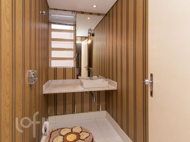 Casa com 253m², 4 dormitórios, 1 suíte, 8 vagas, Vila Ipiranga em Porto Alegre