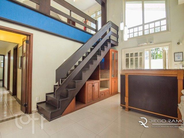 Casa com 300m², 3 dormitórios, 1 suíte, 2 vagas, Menino Deus em Porto Alegre