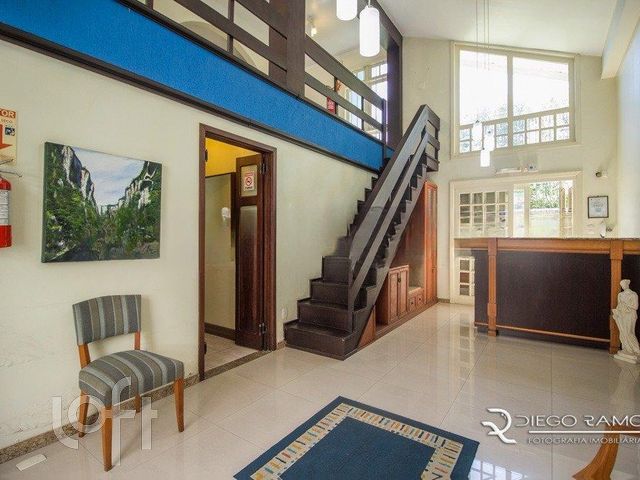 Casa com 300m², 3 dormitórios, 1 suíte, 2 vagas, Menino Deus em Porto Alegre