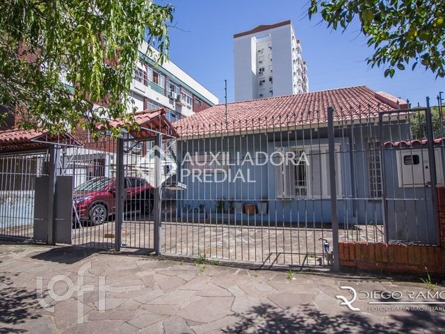 Casa com 300m², 3 dormitórios, 1 suíte, 2 vagas, Menino Deus em Porto Alegre