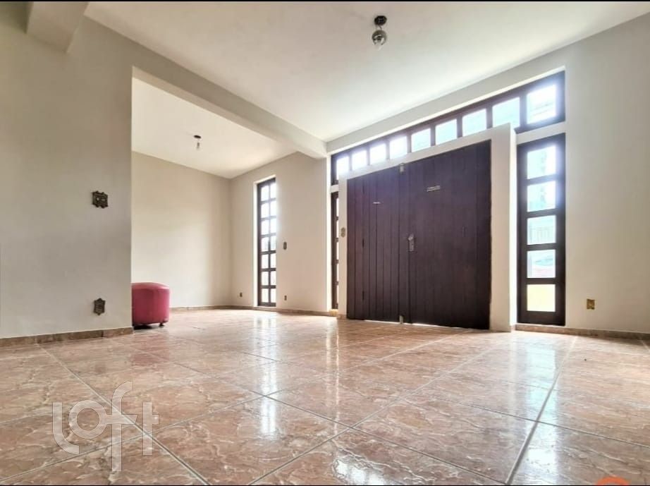 Casa à venda com 3 quartos, 237m² - Foto 3