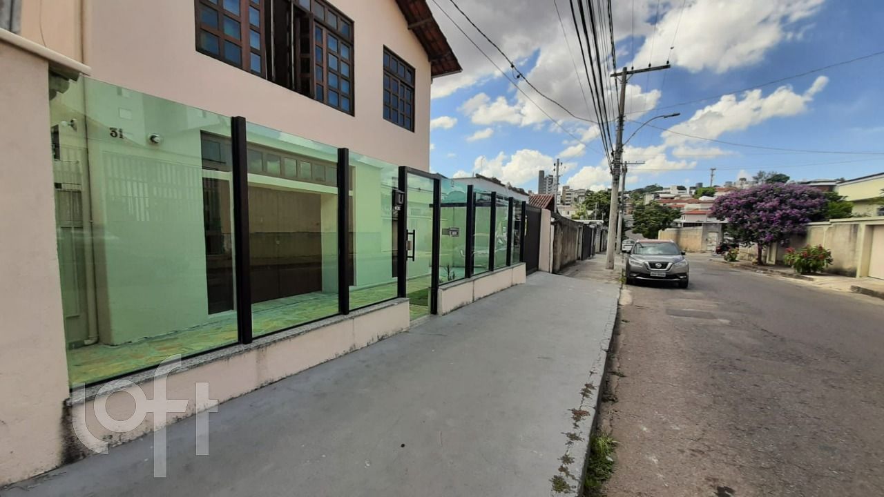 Casa à venda com 3 quartos, 237m² - Foto 2