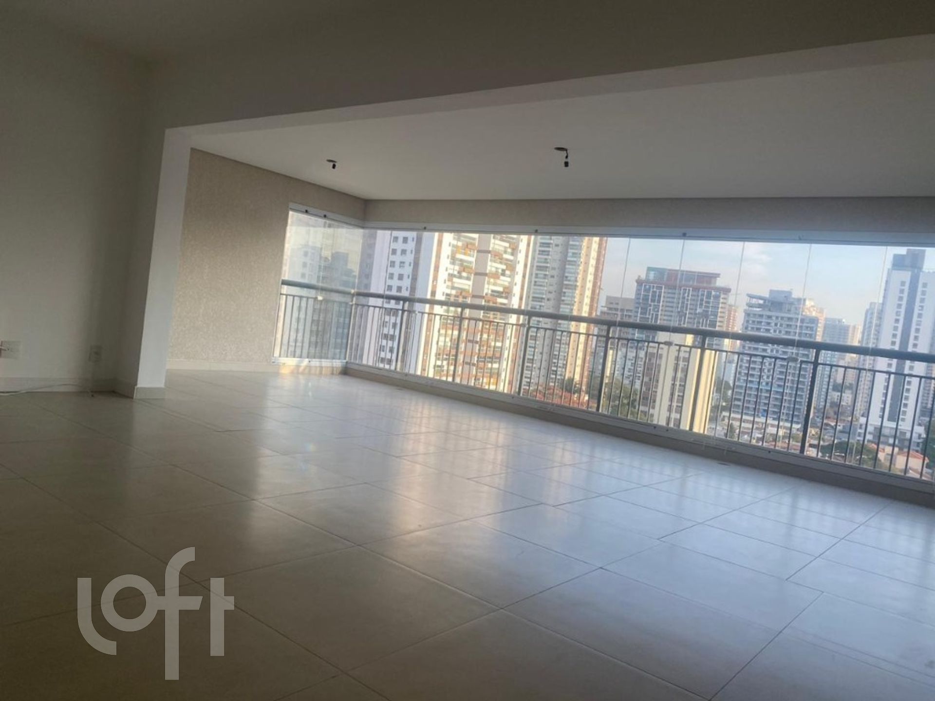 Apartamento à venda com 4 quartos, 231m² - Foto 4