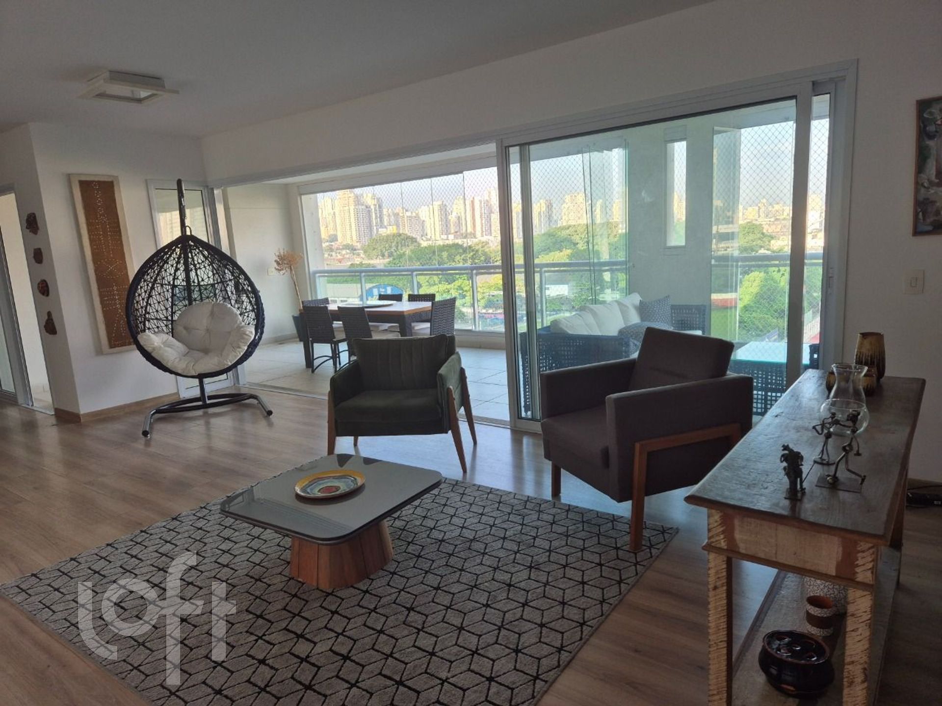 Apartamento à venda com 3 quartos, 241m² - Foto 1