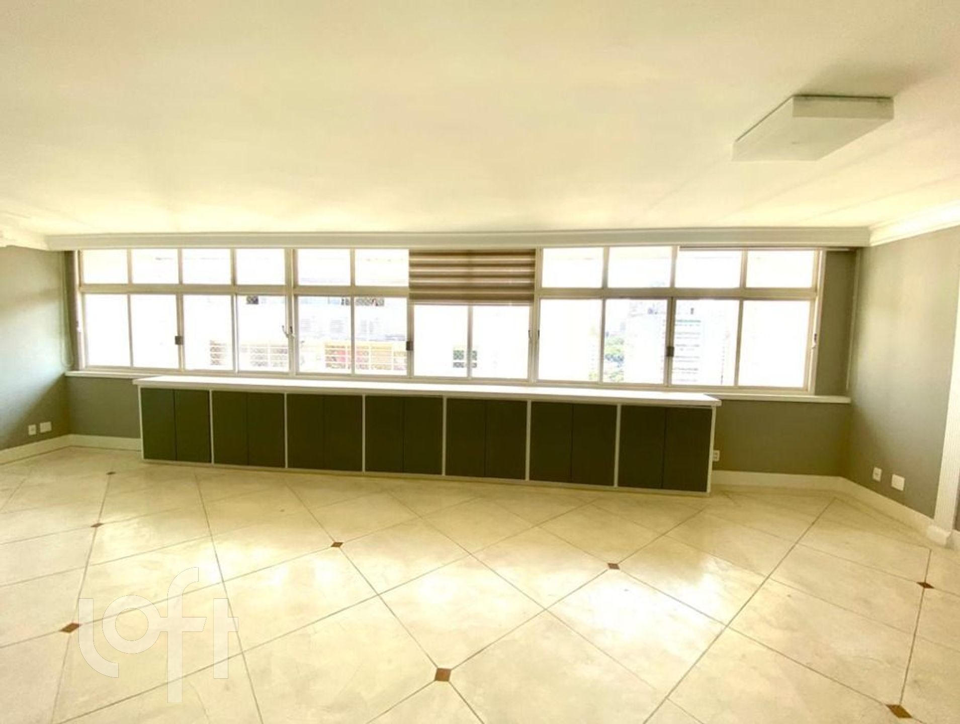 Apartamento à venda com 3 quartos, 188m² - Foto 3