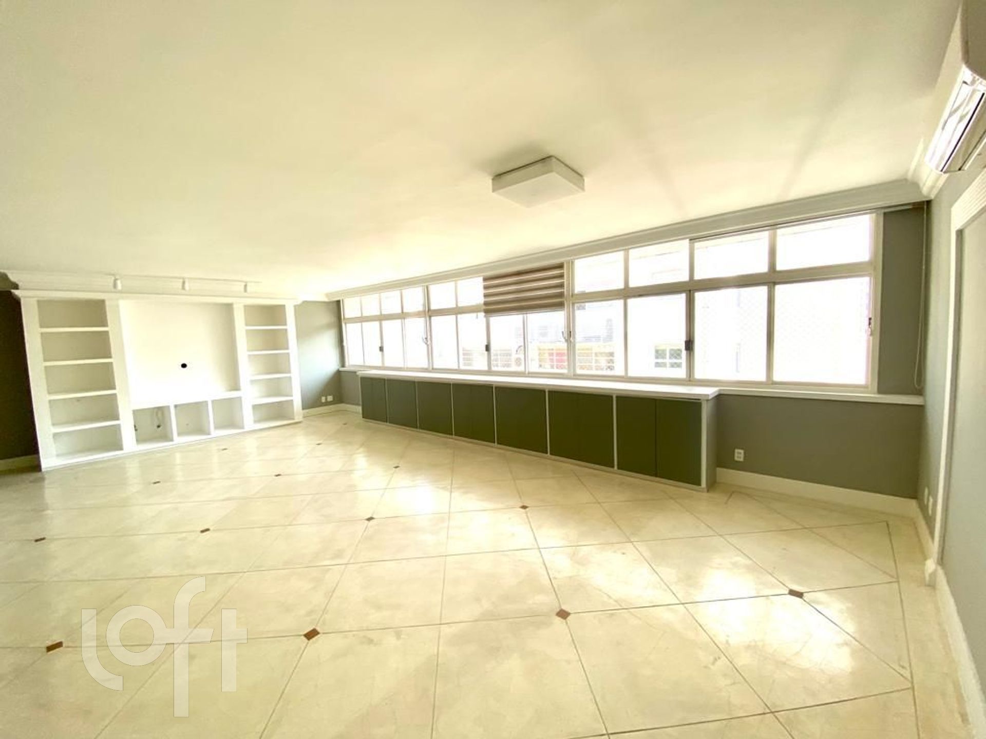 Apartamento à venda com 3 quartos, 188m² - Foto 1