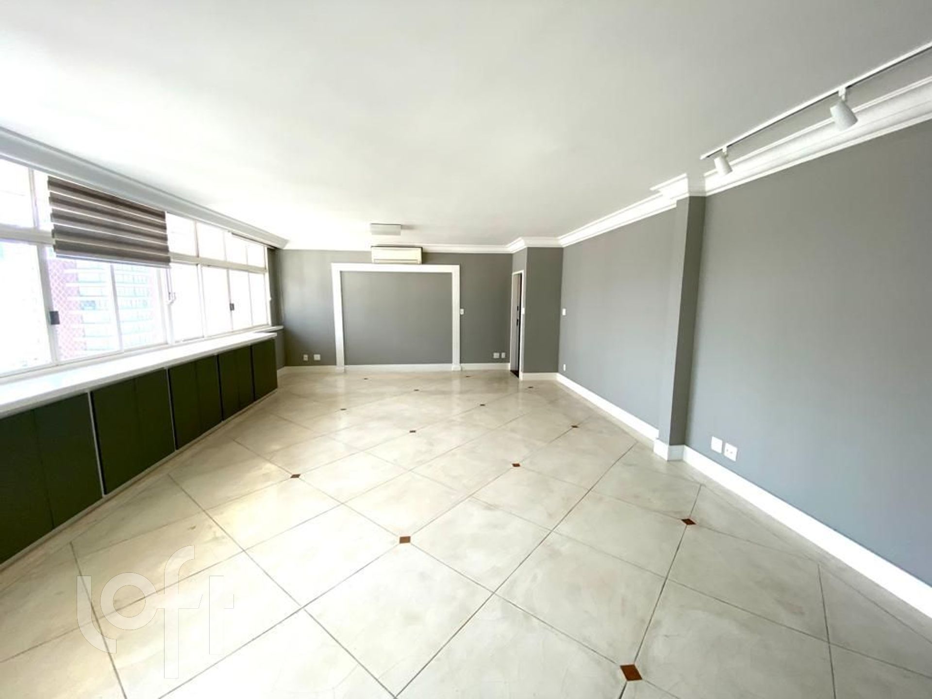 Apartamento à venda com 3 quartos, 188m² - Foto 4