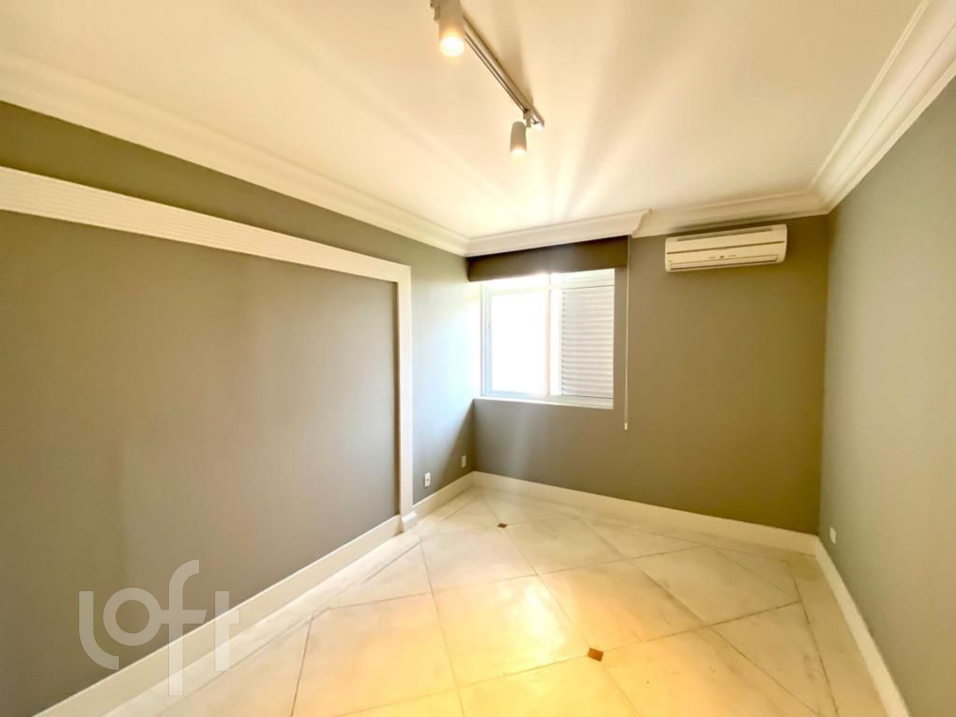 Apartamento à venda com 3 quartos, 188m² - Foto 10