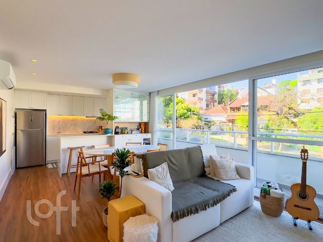 Apartamento com 82m², 2 dormitórios, 1 suíte, 2 vagas, Menino Deus em Porto Alegre