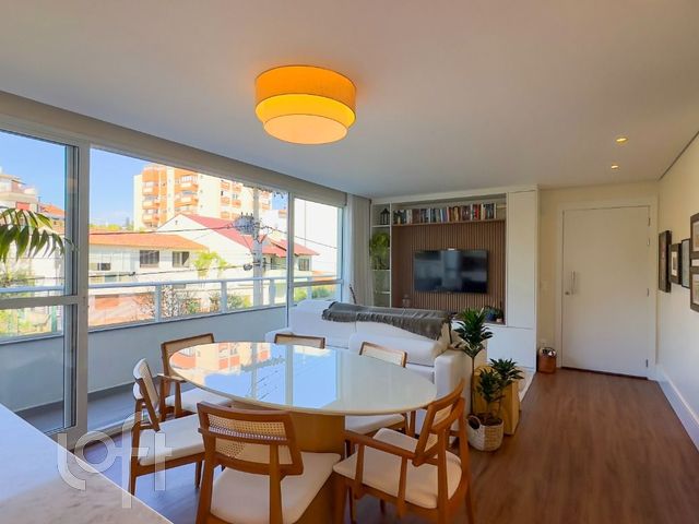 Apartamento com 82m², 2 dormitórios, 1 suíte, 2 vagas, Menino Deus em Porto Alegre