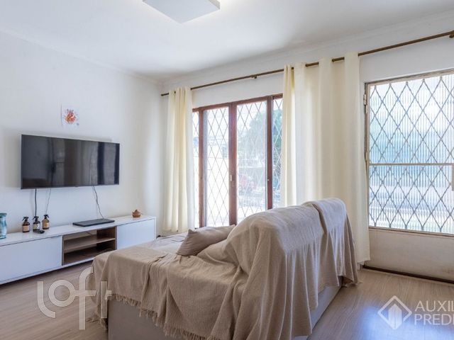 Casa com 300m², 3 dormitórios, 1 vaga, Chácara das Pedras em Porto Alegre