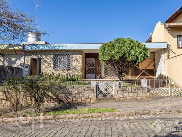 Casa com 330m², 3 dormitórios, 1 vaga, Chácara das Pedras em Porto Alegre