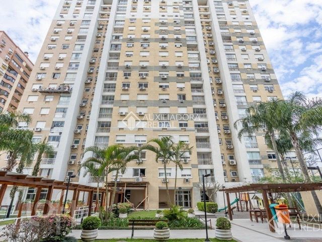 Apartamento com 62m², 2 dormitórios, 1 suíte, 1 vaga, Vila Ipiranga em Porto Alegre