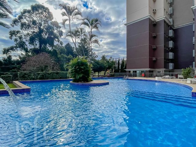 Apartamento com 105m², 3 dormitórios, 1 suíte, 2 vagas, Petrópolis em Porto Alegre