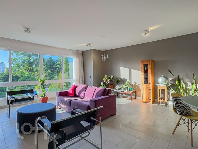 Apartamento com 105m², 3 dormitórios, 1 suíte, 2 vagas, Petrópolis em Porto Alegre