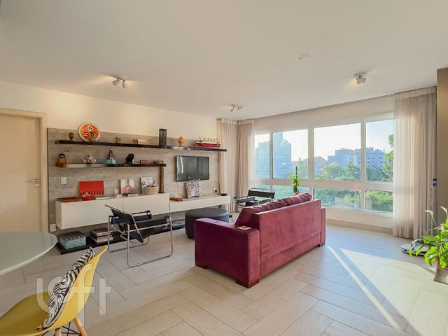 Apartamento com 105m², 3 dormitórios, 1 suíte, 2 vagas, Petrópolis em Porto Alegre