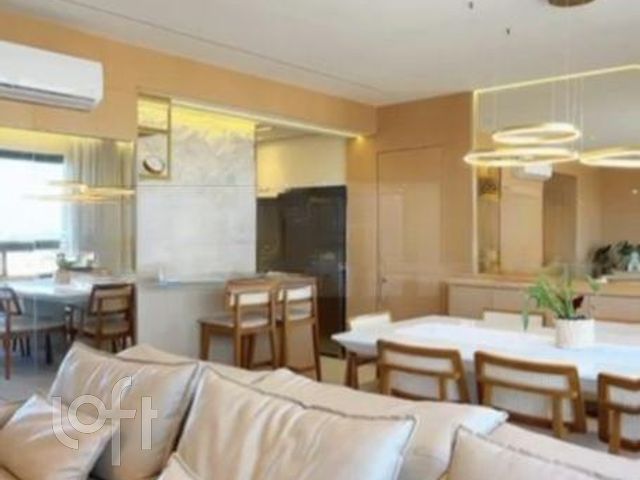 Apartamento com 98m², 3 dormitórios, 1 suíte, 2 vagas, Petrópolis em Porto Alegre