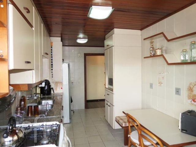 Apartamento com 226m², 3 dormitórios, 1 suíte, 2 vagas, Menino Deus em Porto Alegre