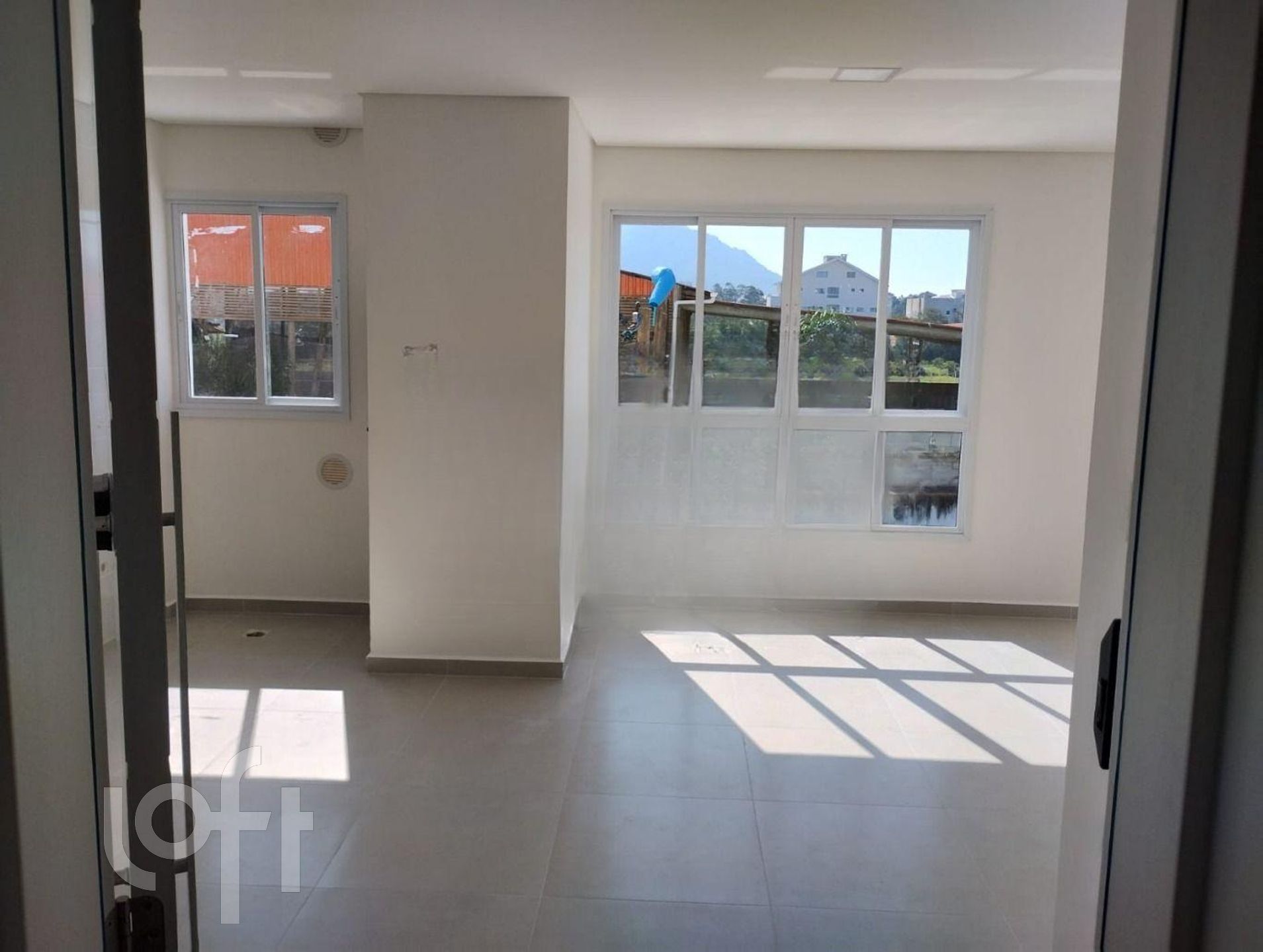 Apartamento à venda em Ingleses com 35 m², 1 quarto