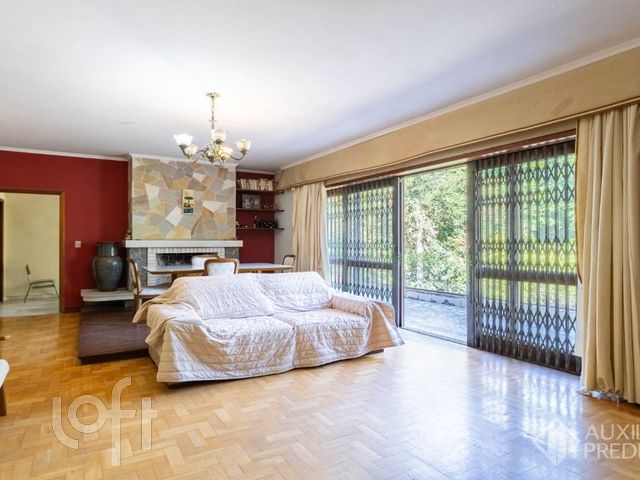 Casa com 387m², 3 dormitórios, 3 suítes, 3 vagas, Vila Ipiranga em Porto Alegre