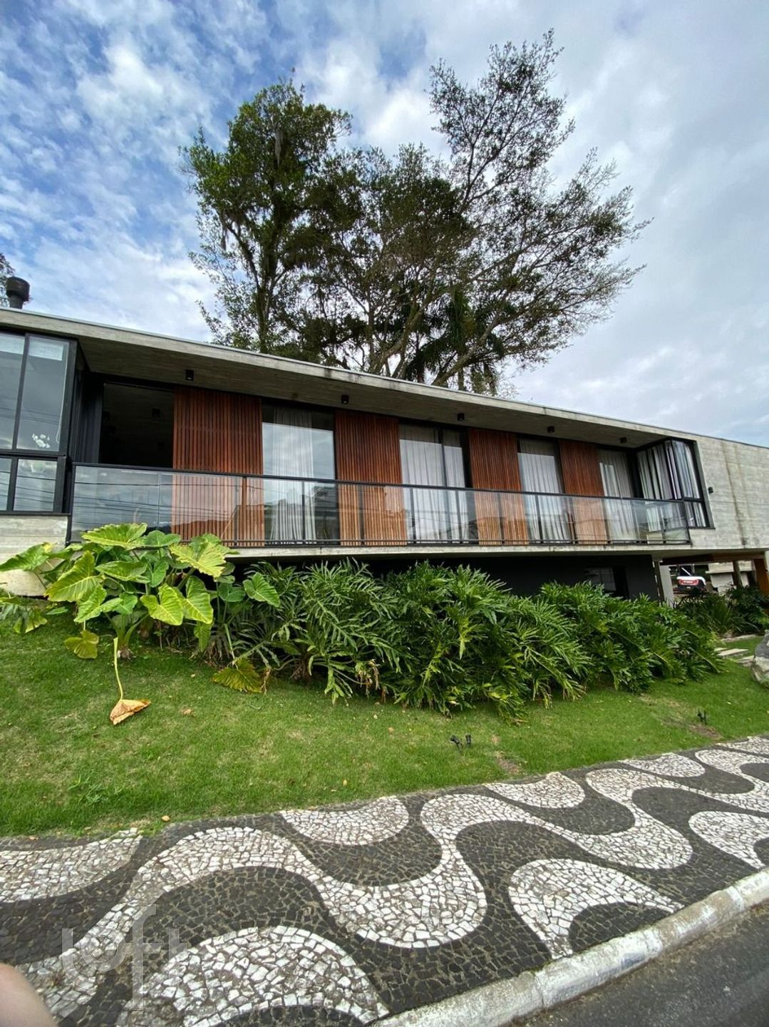 Casa à venda em Barra com 437 m², 4 quartos, 4 suítes, 4 vagas