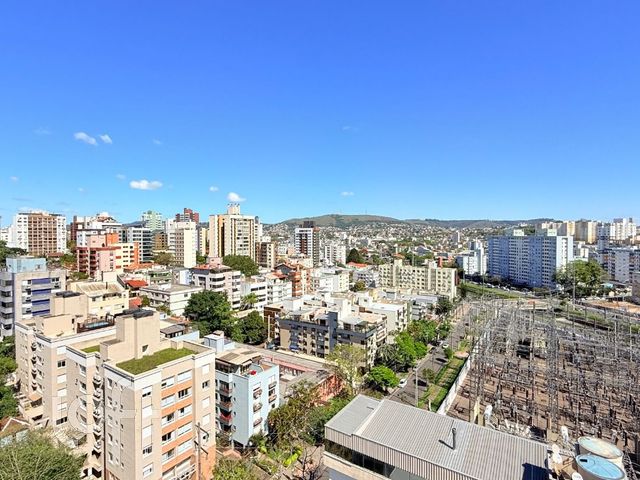 Apartamento com 85m², 3 dormitórios, 1 suíte, 2 vagas, Petrópolis em Porto Alegre