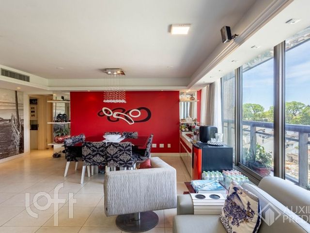 Apartamento com 130m², 3 dormitórios, 1 suíte, 2 vagas, Três Figueiras em Porto Alegre