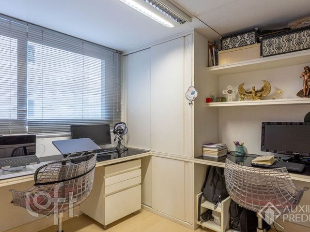 Apartamento com 130m², 3 dormitórios, 1 suíte, 2 vagas, Três Figueiras em Porto Alegre