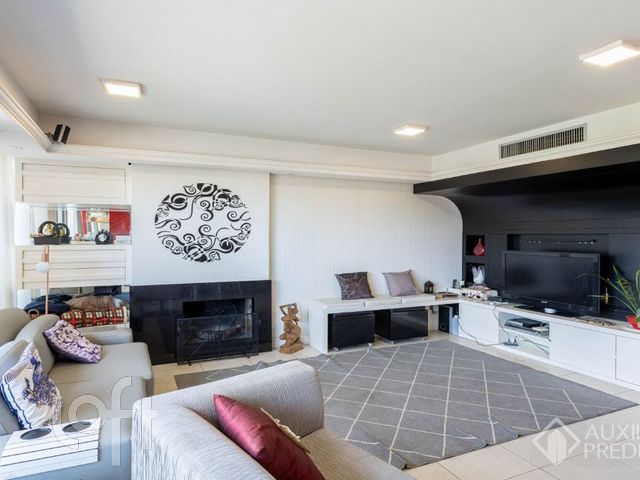 Apartamento com 130m², 3 dormitórios, 1 suíte, 2 vagas, Três Figueiras em Porto Alegre