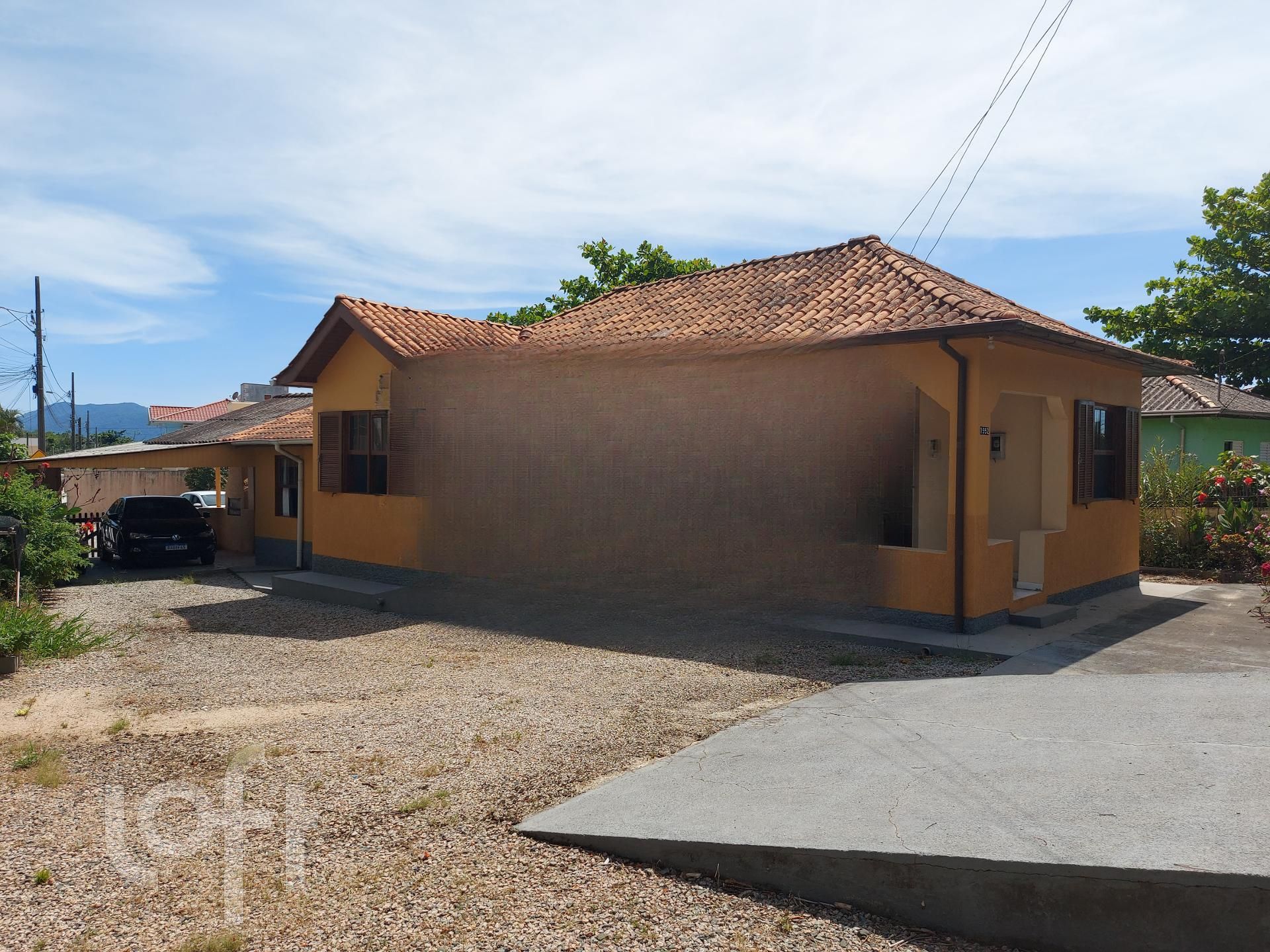 Casa Residencial com 200m², 2 quartos, no bairro Alto Ribeirão Leste em Florianópolis