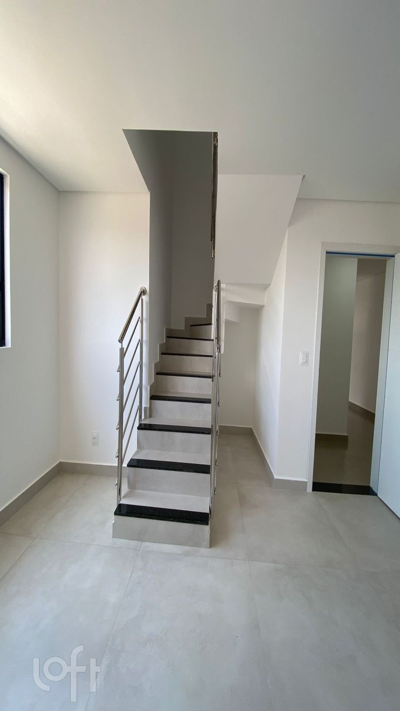 Apartamento à venda com 3 quartos, 118m² - Foto 2