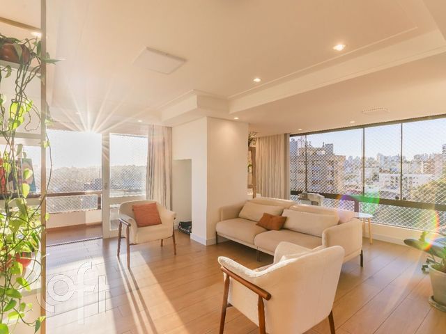 Apartamento com 303m², 3 dormitórios, 1 suíte, 2 vagas, Petrópolis em Porto Alegre