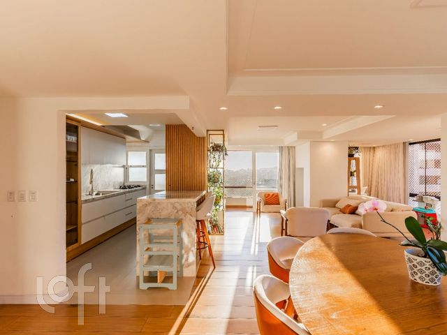 Apartamento com 303m², 3 dormitórios, 1 suíte, 2 vagas, Petrópolis em Porto Alegre