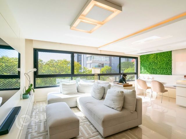 Apartamento com 107m², 2 dormitórios, 2 suítes, 2 vagas, Petrópolis em Porto Alegre