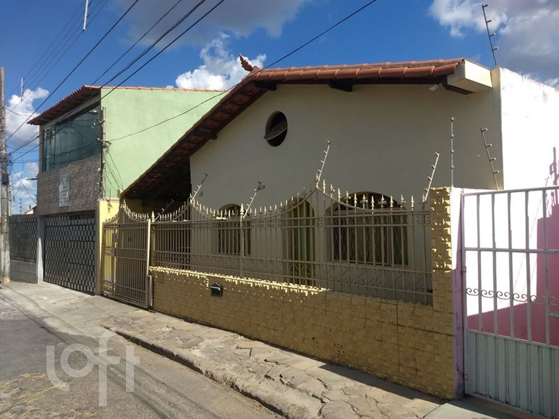 Casa à venda em Dom Cabral com 190 m², 5 quartos, 3 suítes, 1 vaga