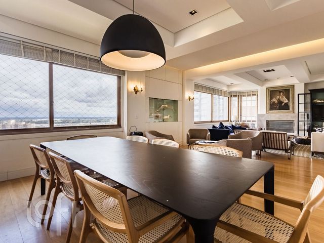 Apartamento com 260m², 3 dormitórios, 3 suítes, 3 vagas, Moinhos de Vento em Porto Alegre