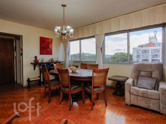 Apartamento com 117m², 3 dormitórios, 1 suíte, 1 vaga, Petrópolis em Porto Alegre